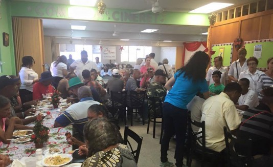 La cena navideña se ofreció en el Centro CINERET en Humacao.