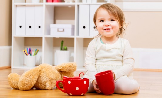 Niña jugando