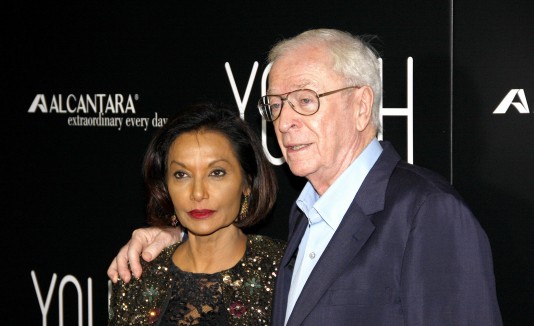 Michael Caine y Shakira Caine