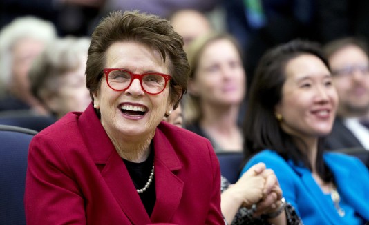 Billie Jean King le lanzó un desafío al presidente de la FIFA.
