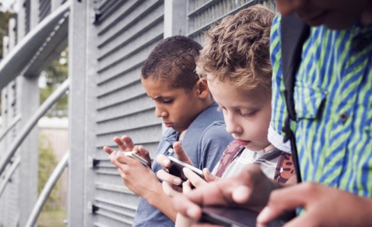 Niños celulares
