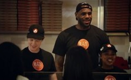 Lebron James como empleado de pizzería
