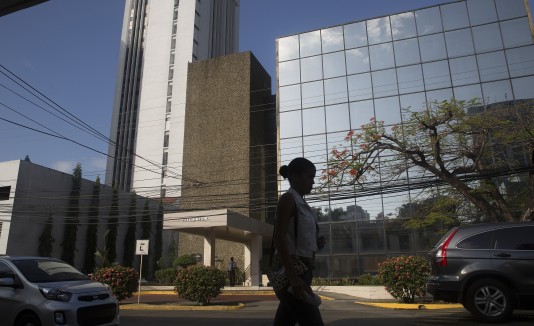 En la foto, el edificio que alberga la firma de abogados Mossack Fonseca en Panamá.