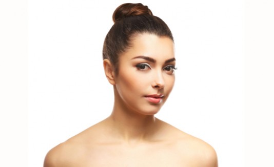 Top knot bun, moño alto, peinado