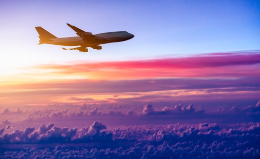 Avión en el cielo