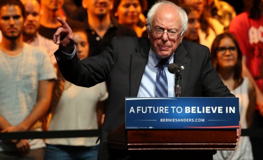 Bernie Sanders participa de un foro en la UPR