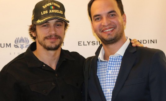 El actor James Franco junto al empresario Ángel Hoyos.