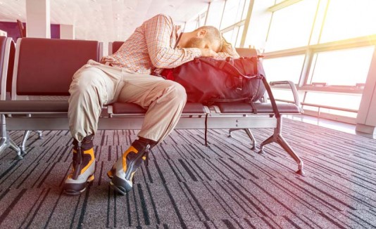 Dormir en un aeropuerto