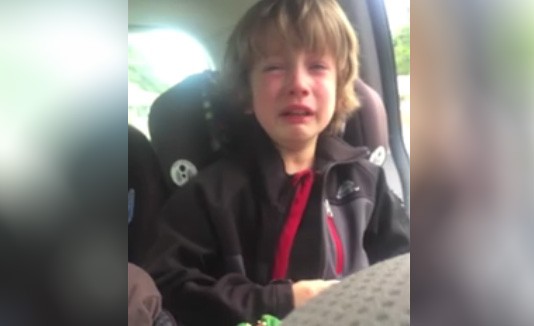 Facebook: el viral del niño que llora por el medio ambiente