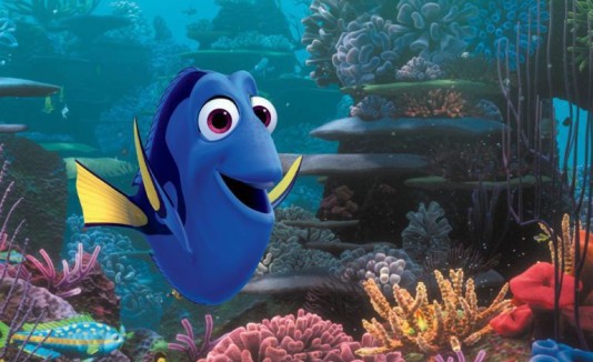 La comediante Ellen DeGeneres le pone voz a Dory.
