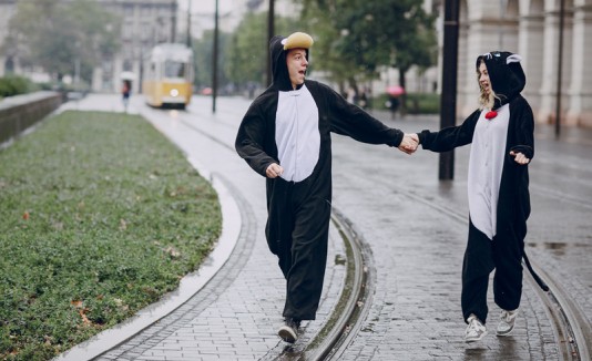 Pareja caminando