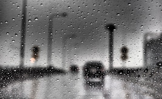 Lluvia y cielo nublado