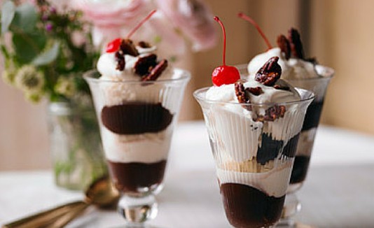 El Baileys Hot Fudge Sundae es perfecto cuando no te decides por un postre entre frío o caliente.