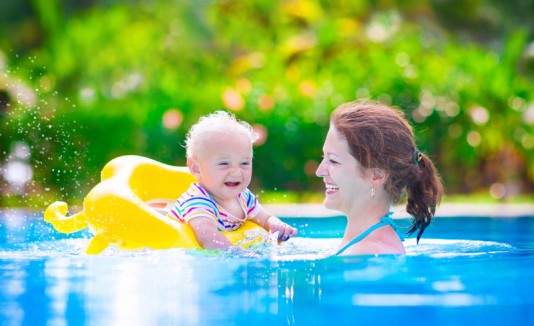 Mamá piscina