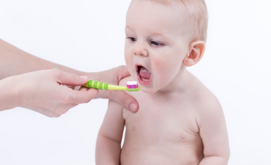 Desde niños, se debe tener buenos hábitos dentales.