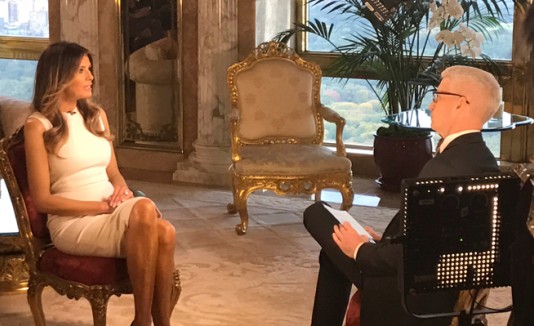 Anderson Cooper y Melania Trump