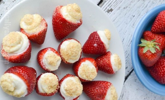 Strawberry filled with cheesecake