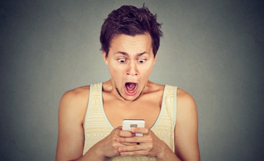 Teléfono, asustado, redes sociales, snapchat, molesto