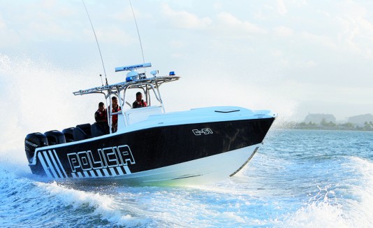 Unidad marítima, bote, policia