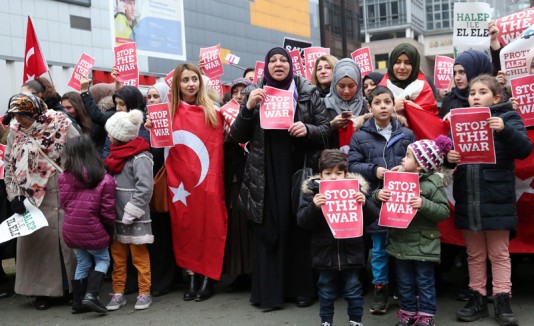 Protestan en Alemania contra la guerra en Siria