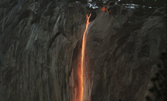 Cascada de fuego en Parque Yosemite