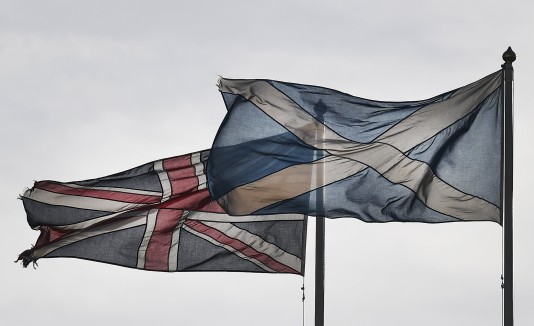 Banderas del Reino Unido y Escocia