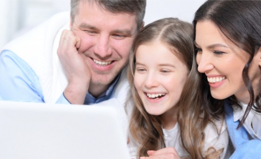 Padres con su hija
