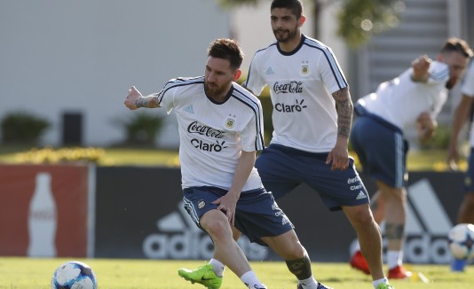 Lionel Messi y Ever Banega