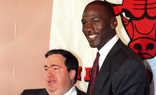 Jerry Krause y Michael Jordan