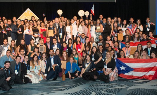 Reconocen a estudiantes boricuas en California