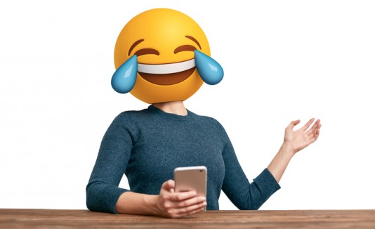 Emoji riéndose