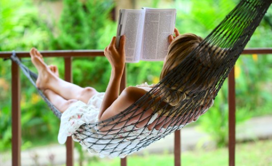 Mujer leyendo
