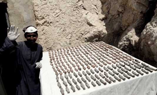 Encuentran 1,000 estatuas ancestrales en Egipto