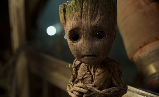 El personaje de Groot es ahora uno pequeño y puede hacer que sus brazos y piernas crezcan.