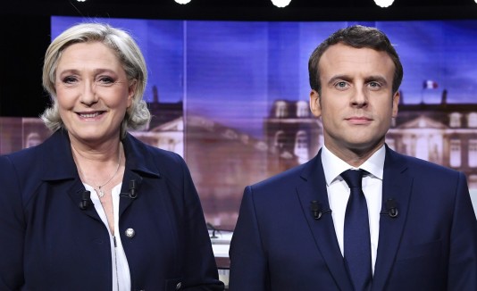 Los candidatos a la presidencia en Francia se preparan para lasegunda ronda de elecciones el domingo entrante.