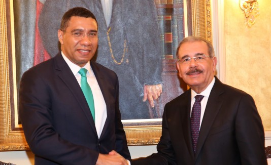 De izquierda a derecha, el primer ministro de Jamaica, Andrew Holness, y el presidente de República Dominicana, Danilo Medina, en el Palacio Nacional en Santo Domingo.