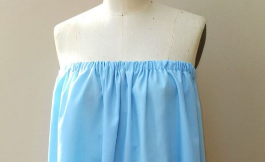 Luce una blusa strapless con encajes preparada por ti misma