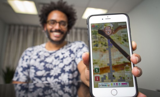 Boricua diseña un videojuego anti-Trump