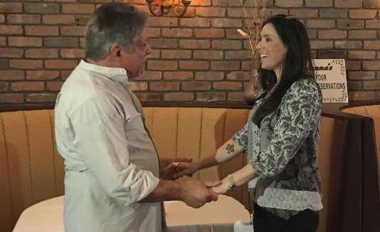 Padre e hija se encuentran