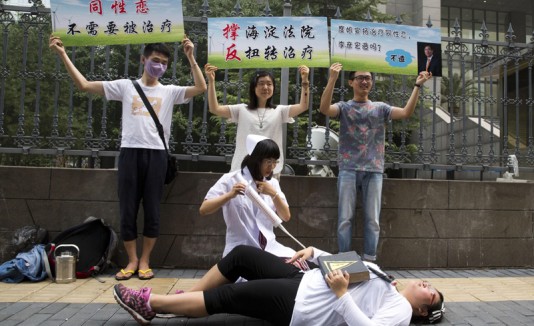 Homosexual gana un caso por terapia de conversión en China