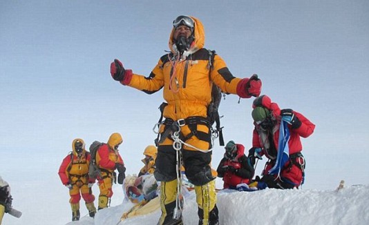 Foto Everest Fake