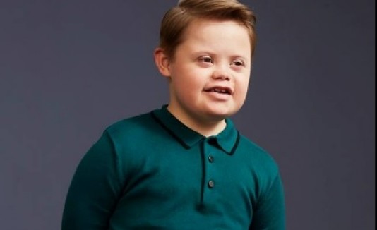 Joseph Hale debuta en el modelaje