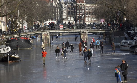 Holanda río congelado