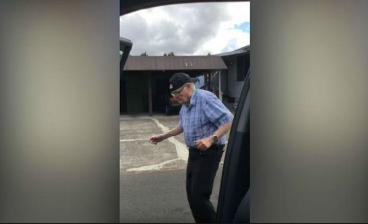 anciano bailando