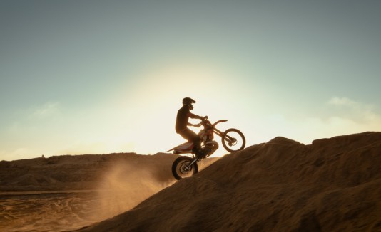 A pesar de la caída el motorista resultó totalmente ileso. (Shutterstock)