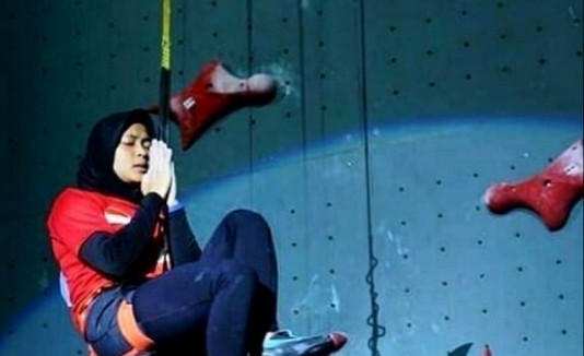 Se llama Aries Susanti Rahayu (24 años), pero sus allegados y seguidores la llaman Spiderwoman. (Instagram / @aries_susanti)