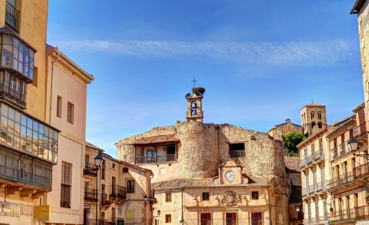Aquellos interesados en adquirir uno de estos pueblos debe saber que en muchos casos estos llevan años e incluso décadas en total abandono. (Shutterstock)