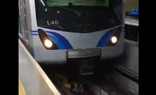 : Algunas de las personas en la plataforma se sorprendieron e intentaron