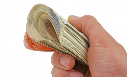 La Policía local solicita que quien encuentre un nuevo paquete con dinero llame al número de teléfono 101 y avise de su hallazgo. (Shutterstock)