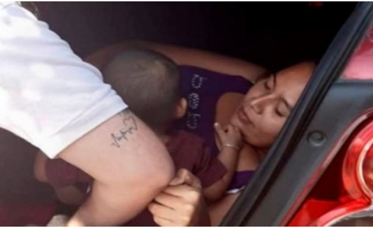Mujer Cajuela Uber
